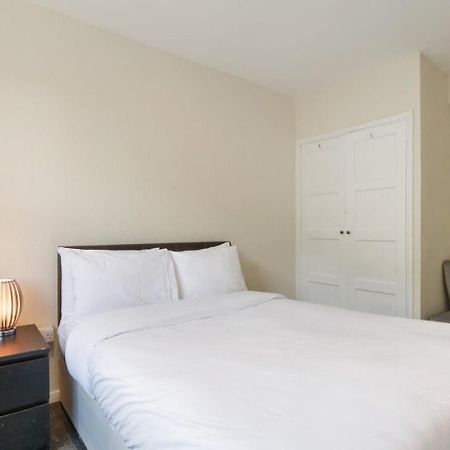 The Serene 2-Bedroom Flat W Free Street Parking Sutton  Bagian luar foto