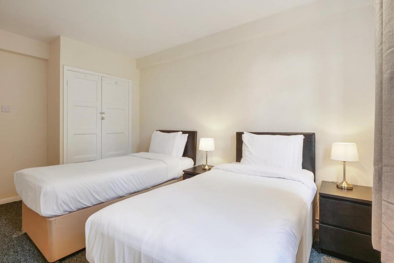 The Serene 2-Bedroom Flat W Free Street Parking Sutton  Bagian luar foto