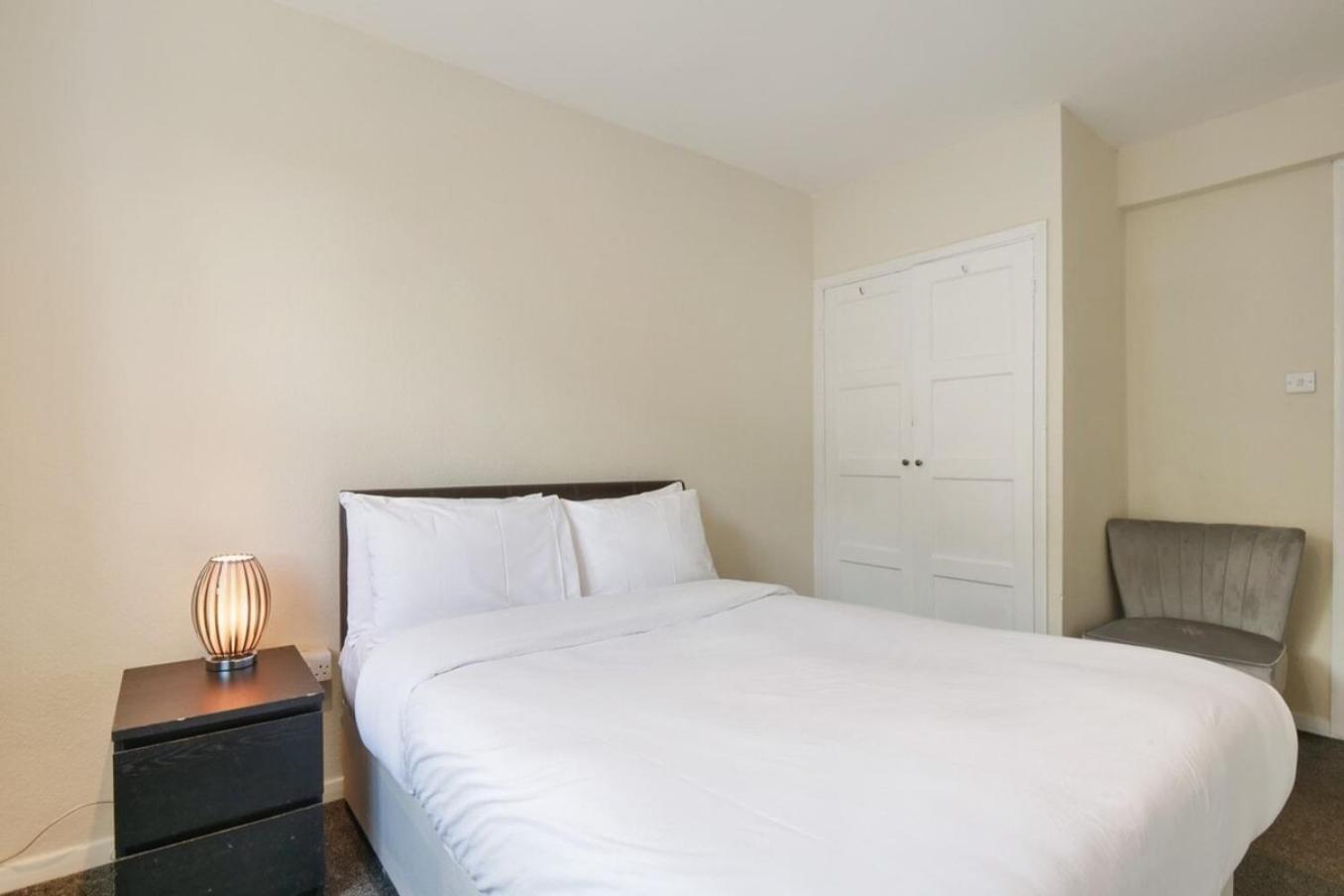 The Serene 2-Bedroom Flat W Free Street Parking Sutton  Bagian luar foto