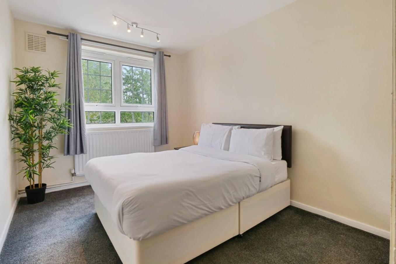 The Serene 2-Bedroom Flat W Free Street Parking Sutton  Bagian luar foto