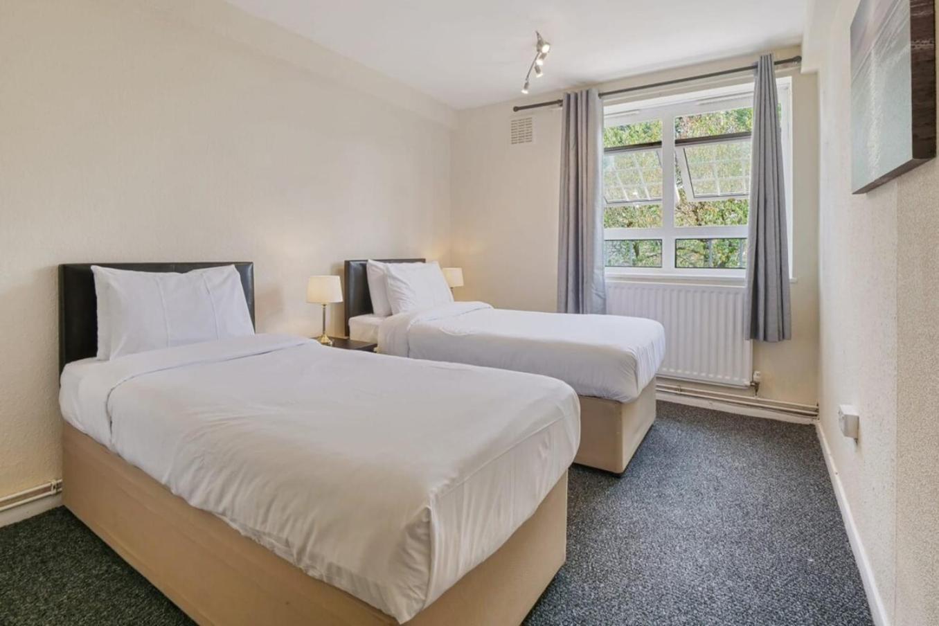 The Serene 2-Bedroom Flat W Free Street Parking Sutton  Bagian luar foto